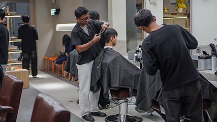 Gallery Di Bawah Pohon