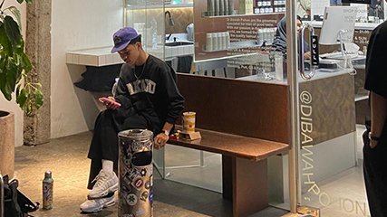 Gallery Di Bawah Pohon