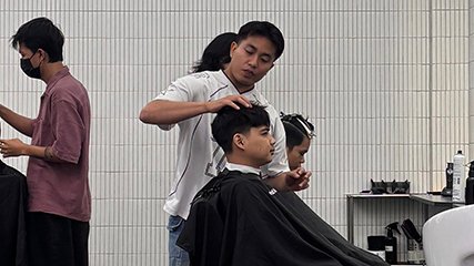 Gallery Di Bawah Pohon